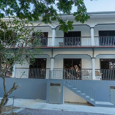 E&E Self Catering Hotel โบวาลง ภายนอก รูปภาพ
