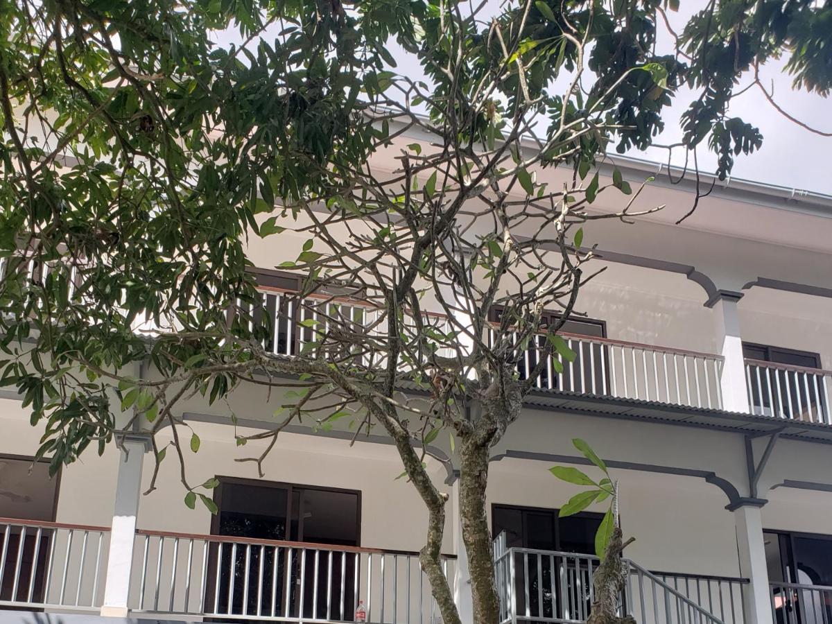 E&E Self Catering Hotel โบวาลง ภายนอก รูปภาพ