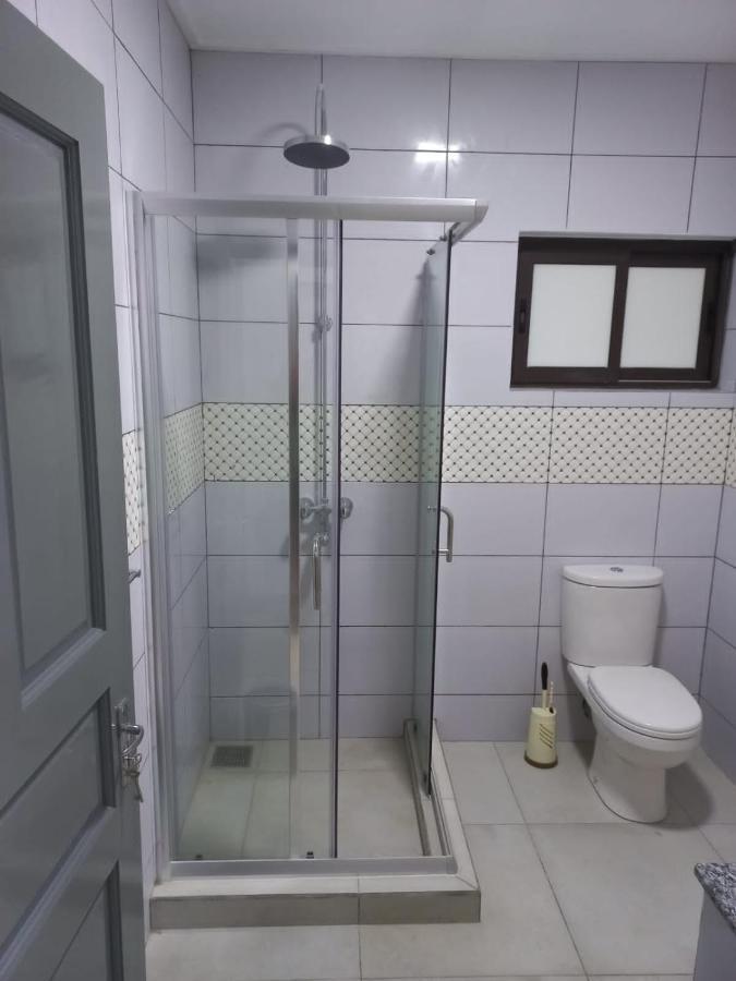 E&E Self Catering Hotel โบวาลง ภายนอก รูปภาพ