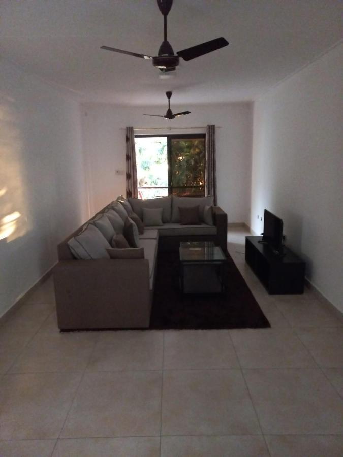 E&E Self Catering Hotel โบวาลง ภายนอก รูปภาพ