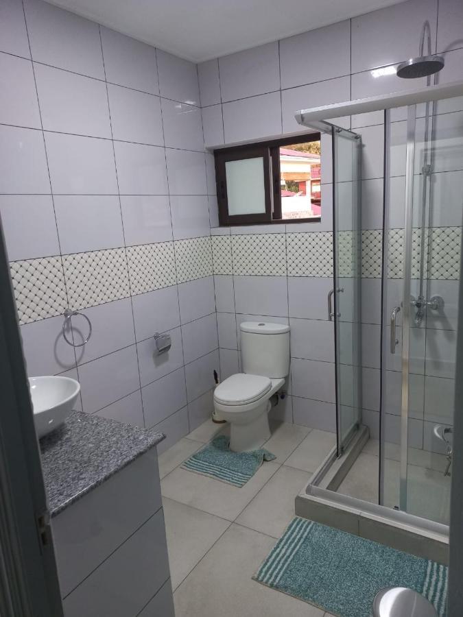 E&E Self Catering Hotel โบวาลง ภายนอก รูปภาพ