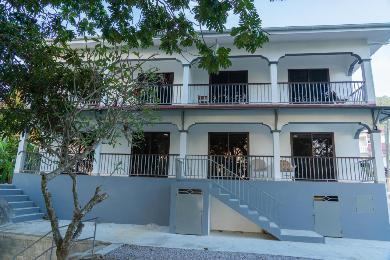 E&E Self Catering Hotel โบวาลง ภายนอก รูปภาพ