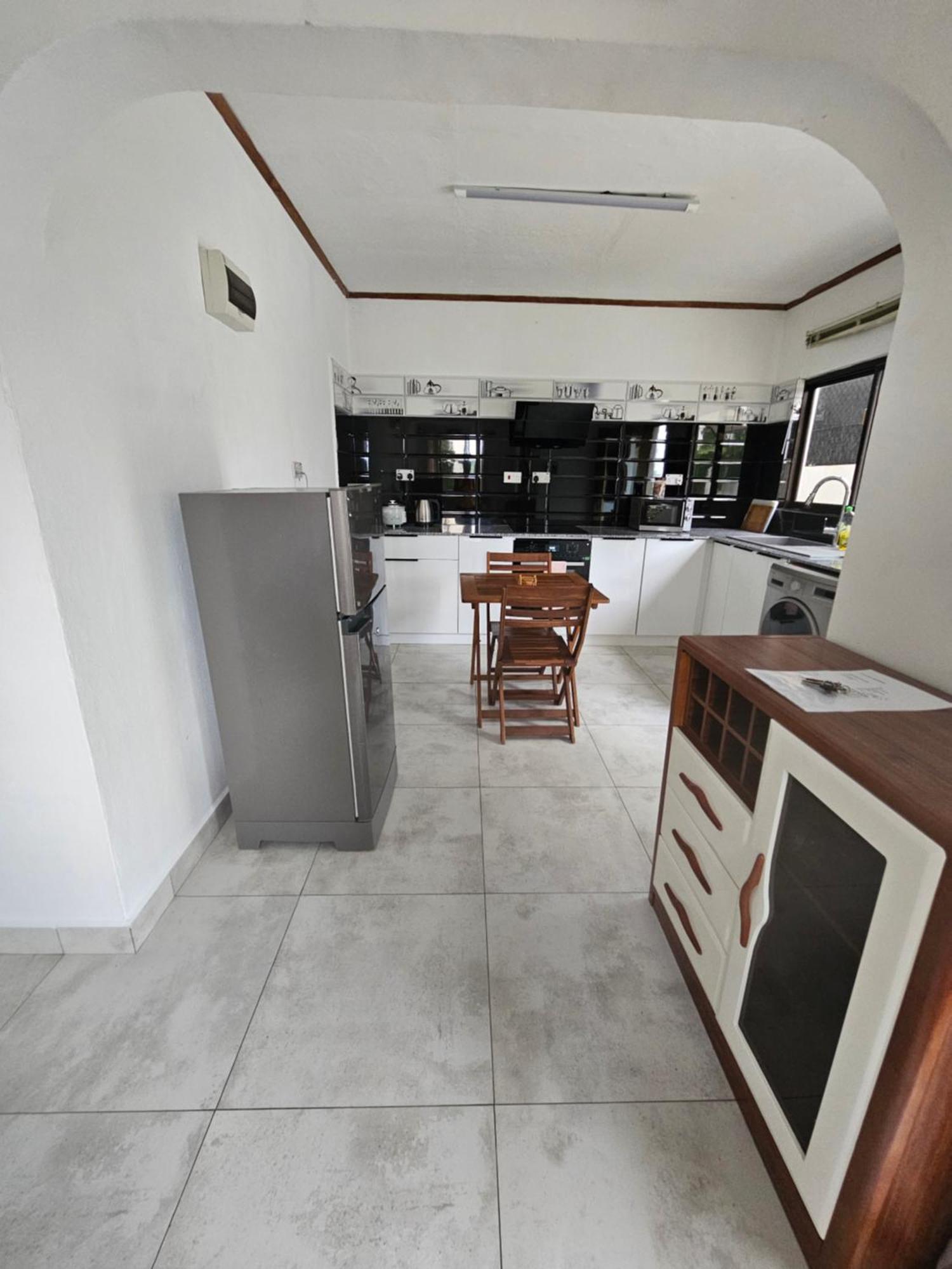 E&E Self Catering Hotel โบวาลง ภายนอก รูปภาพ
