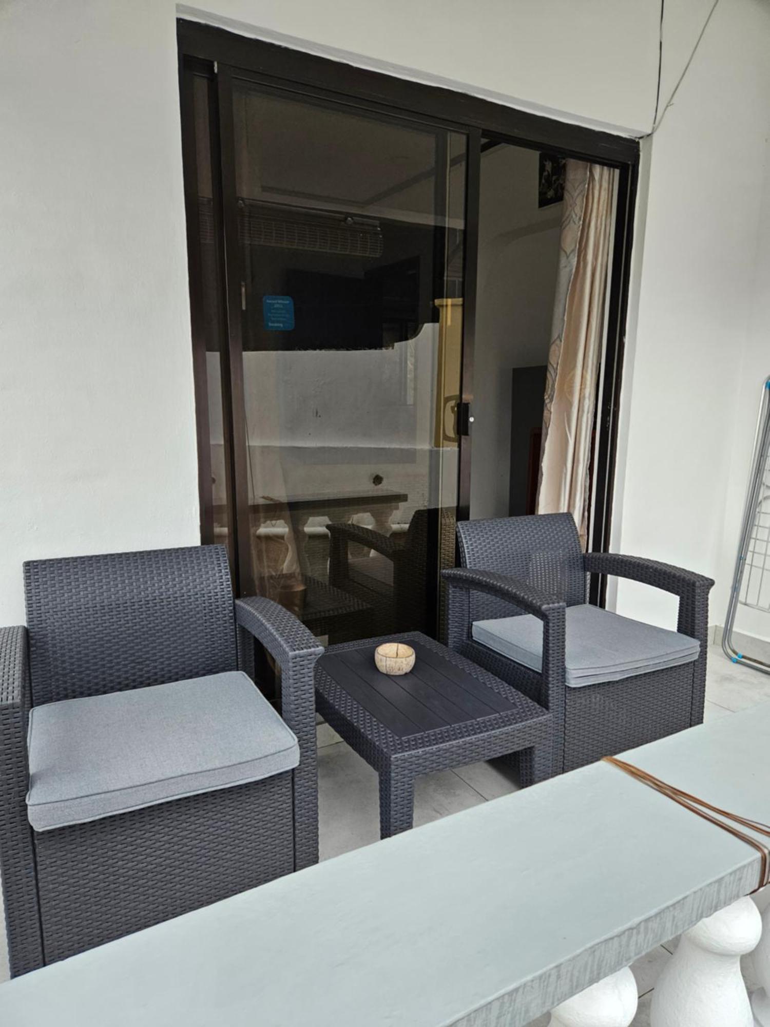 E&E Self Catering Hotel โบวาลง ภายนอก รูปภาพ