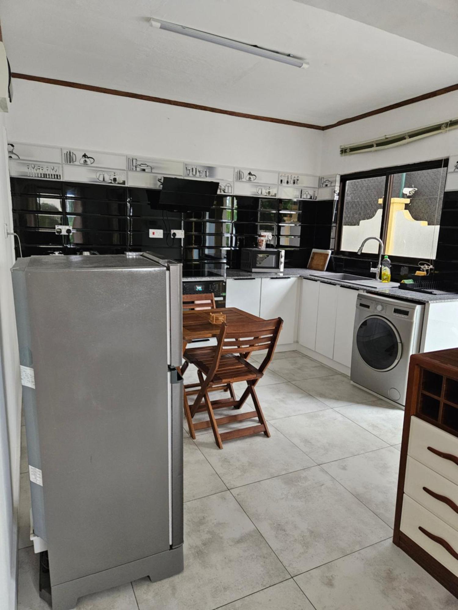 E&E Self Catering Hotel โบวาลง ภายนอก รูปภาพ